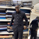 Safari Suit Noir avec bouton en doré